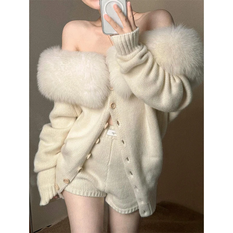 秋冬氛围感时尚设计感毛毛领一字肩长袖毛衣高腰修身显瘦短裤套装