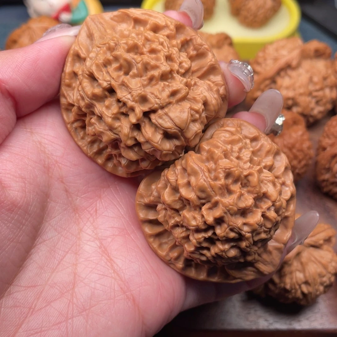 文玩核桃吊坠全品，原桩官帽48克重54