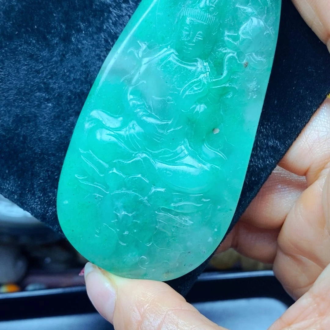 未镶嵌石英质玉（黄龙玉）颈饰