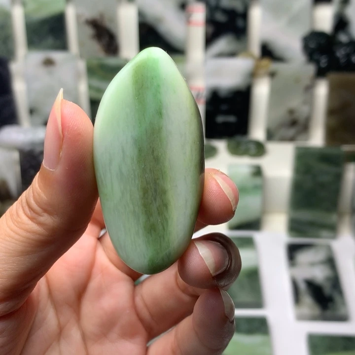 独山玉未镶嵌颈饰
