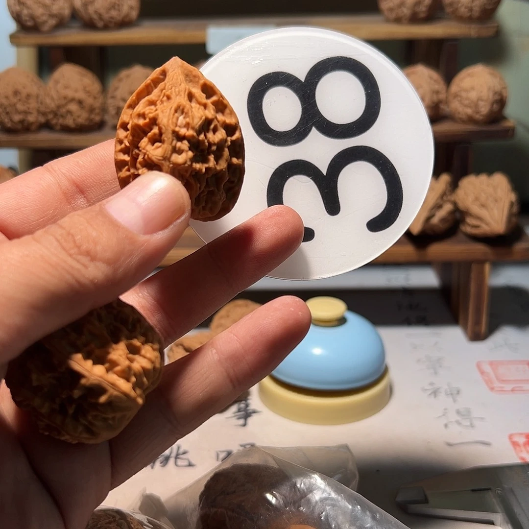 执**行文玩核桃，白色38号
