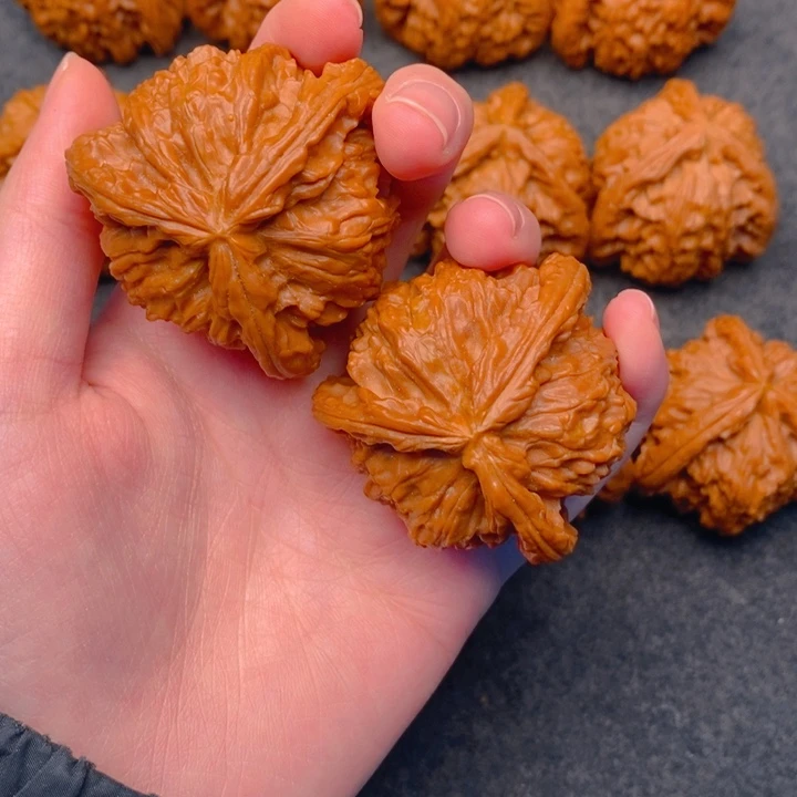 乔***6文玩核桃吊坠白奔