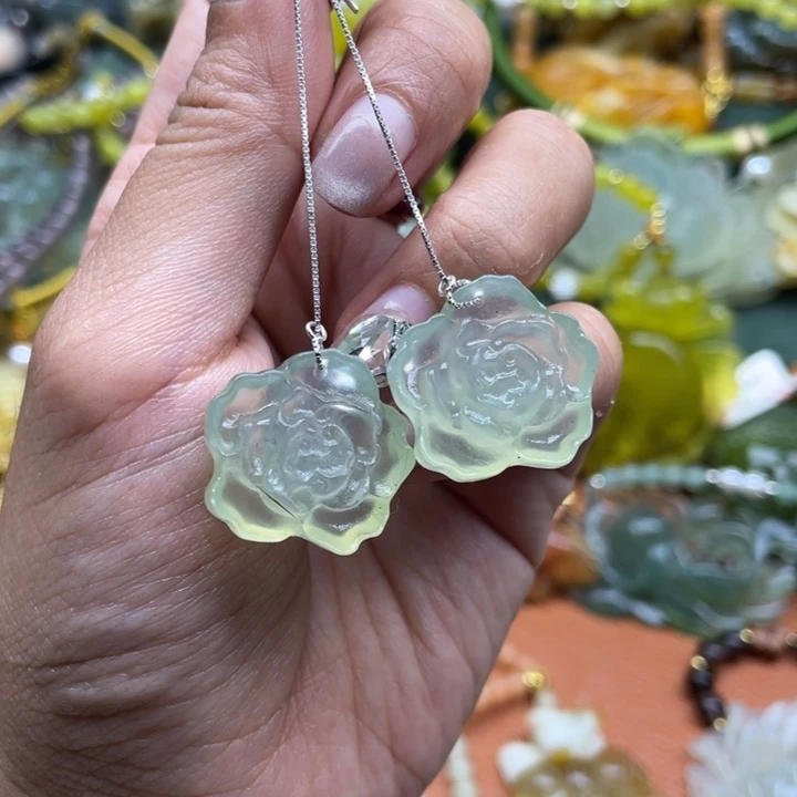 蛇纹石玉未镶嵌吊坠