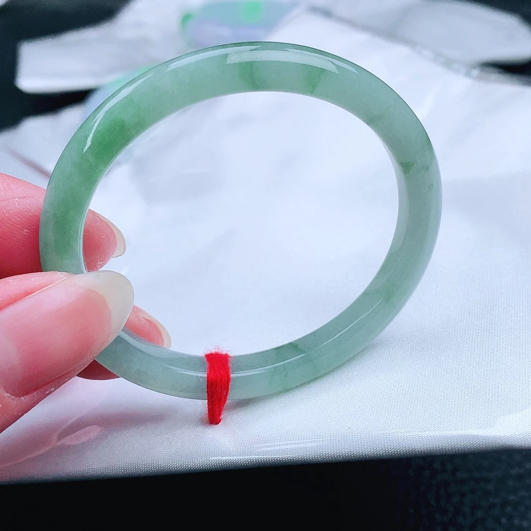 翡翠未镶嵌手镯（贵妃镯）。。。