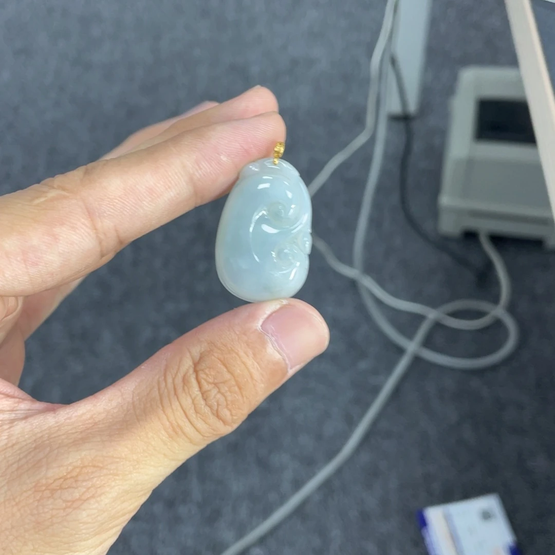 翡翠18K金镶嵌颈饰如意