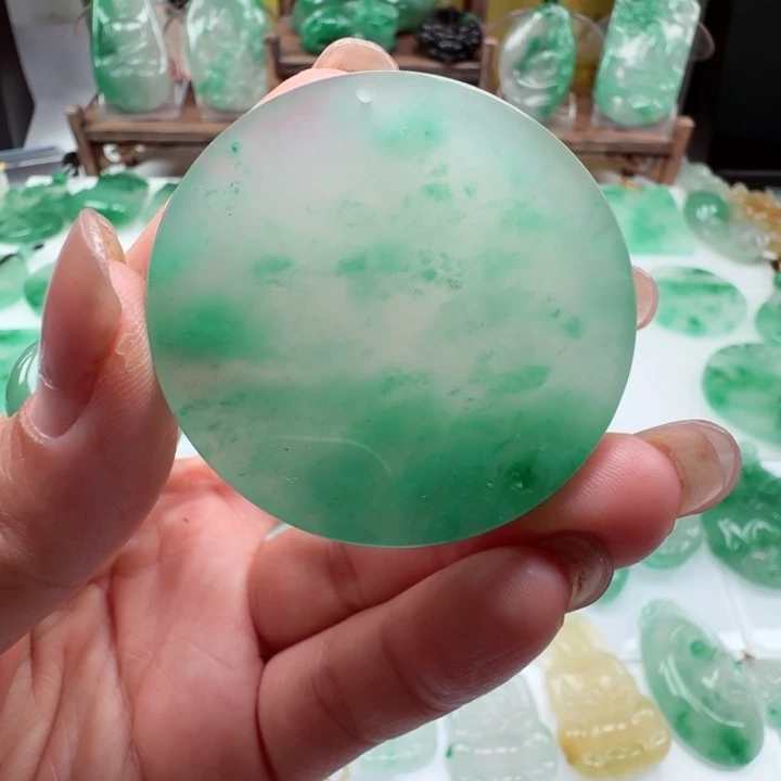 石英质玉未镶嵌颈饰