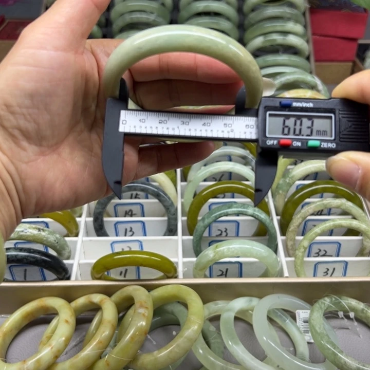 蛇纹石玉未镶嵌手镯12