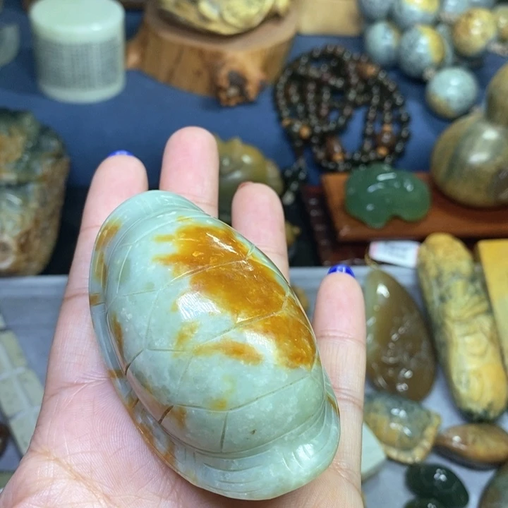 岫岩老玉（透闪石质玉）富甲未镶嵌