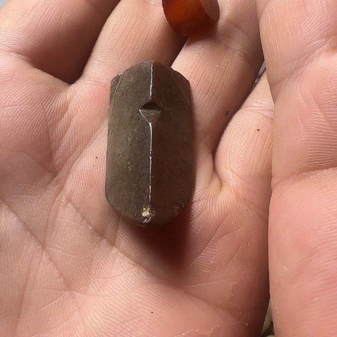 和田玉（糖玉）未镶嵌颈饰无**藏