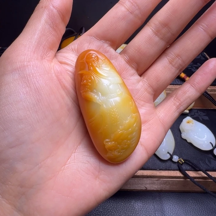 齐***技和田玉未镶嵌颈饰