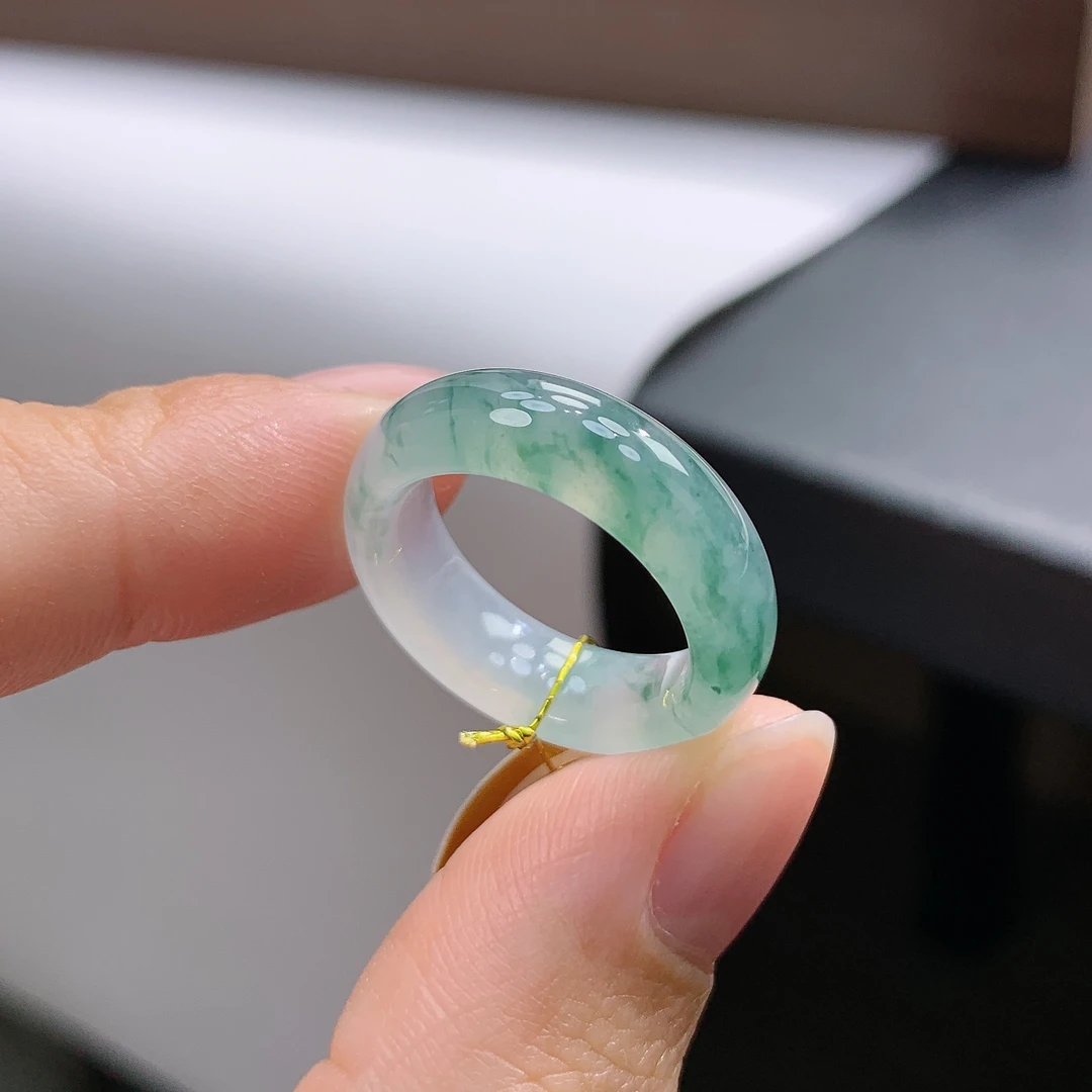 10号圈天然缅甸翡翠A货冰飘花翡翠戒指15.9*6.2*3.3mm