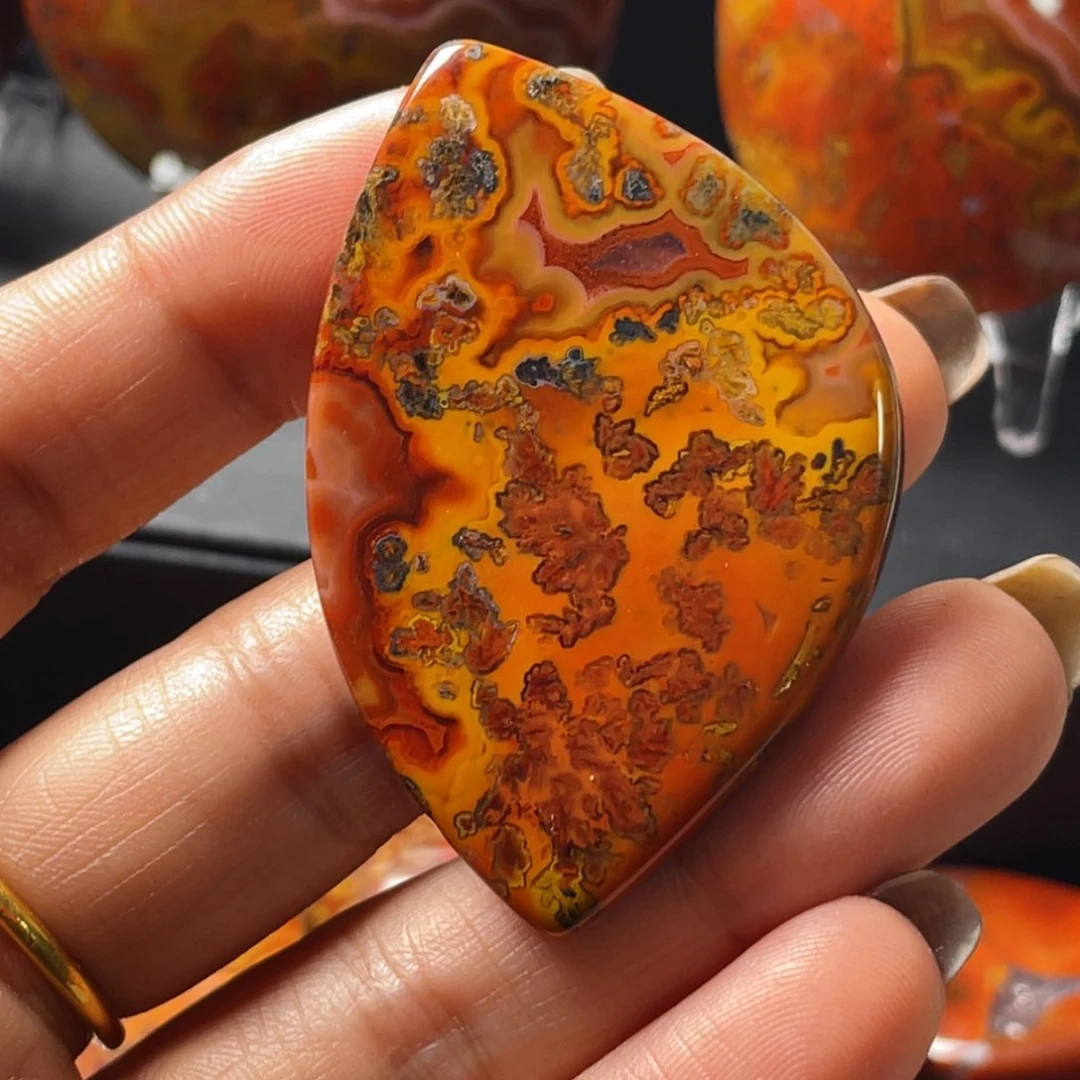 玛瑙/玉髓颈饰未镶嵌捞**鱼