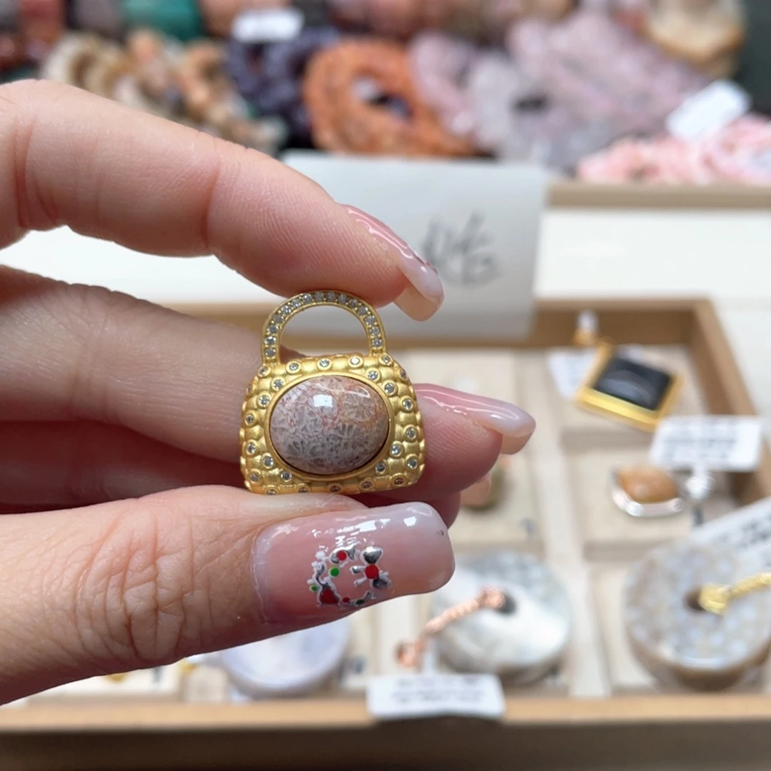 未镶嵌手链硅化玉s****妖184