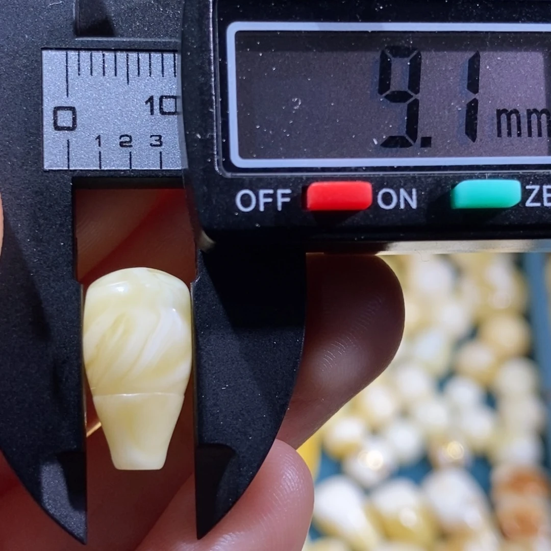 蜜蜡裸石未镶嵌配饰