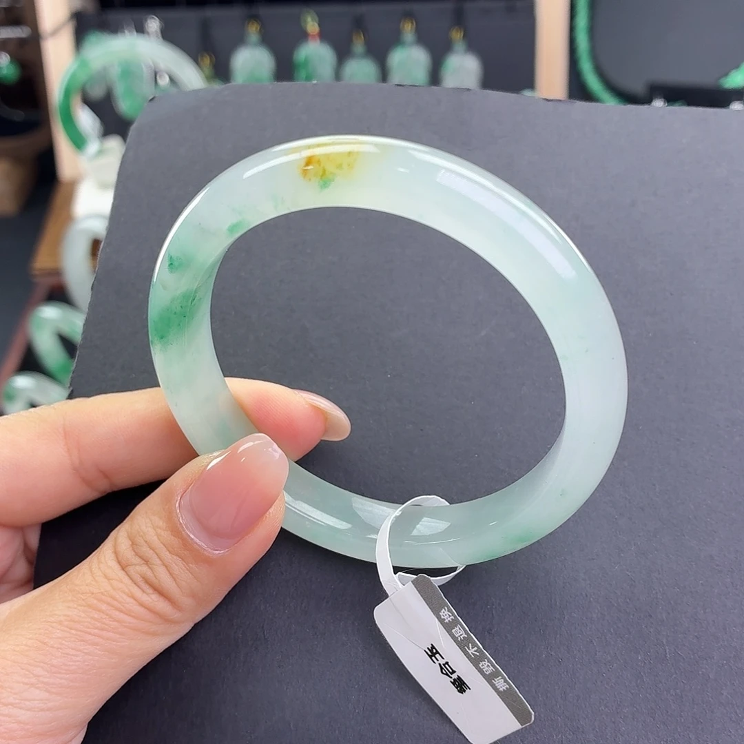 ****饼石英质玉未镶嵌手镯