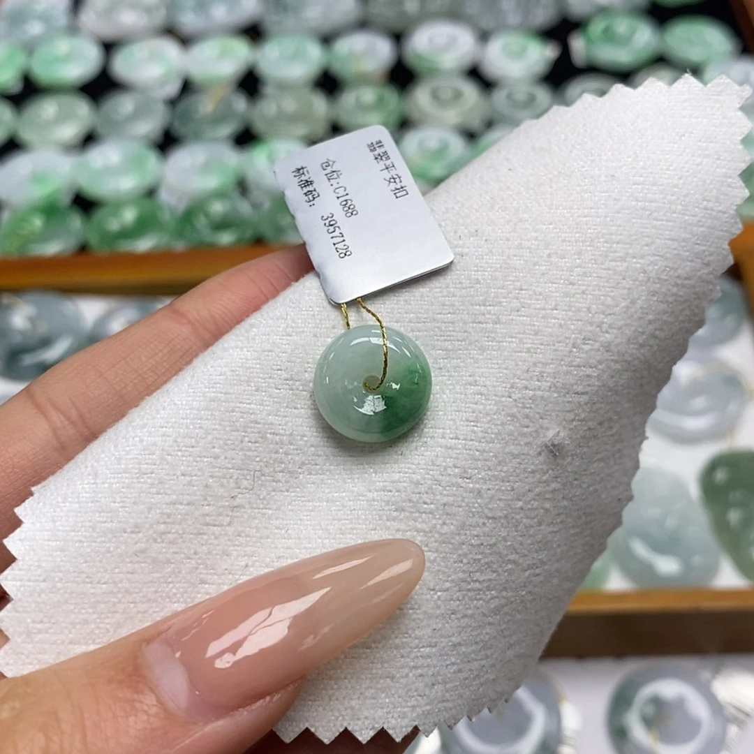 【闪购商品】翡翠颈饰未镶嵌平安扣