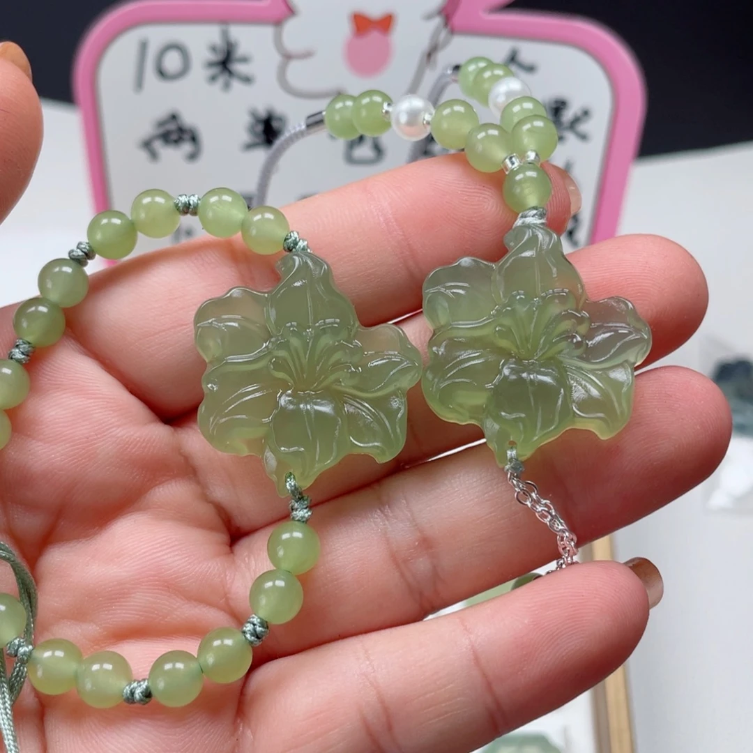 锦***萱蛇纹石玉未镶嵌颈饰