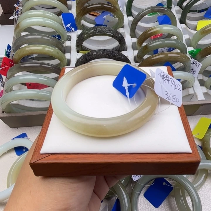 未镶嵌手镯和田玉七月