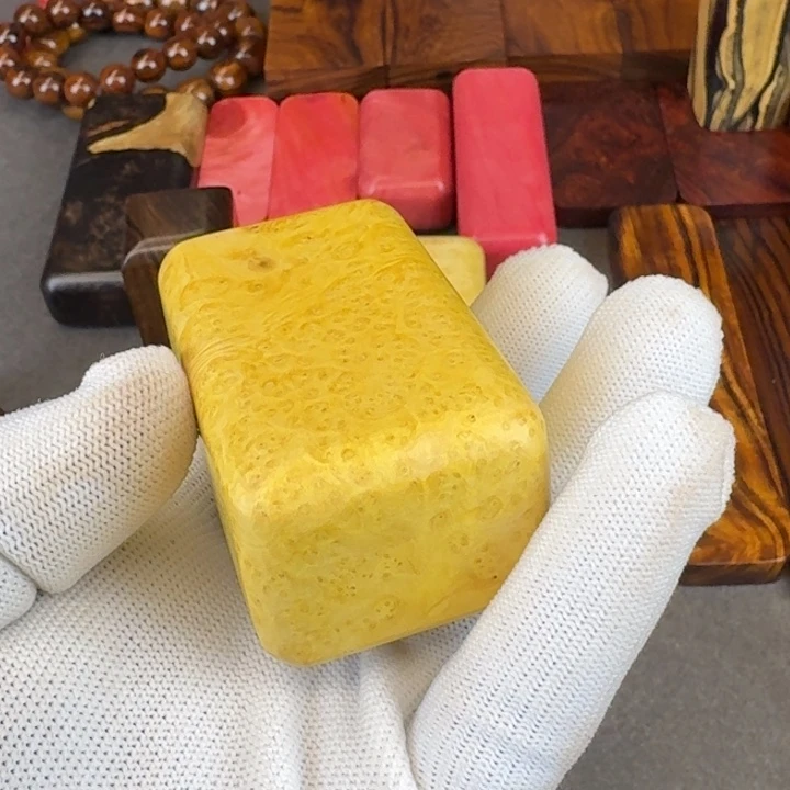 藕***处黄杨瘤疤木手把件一个