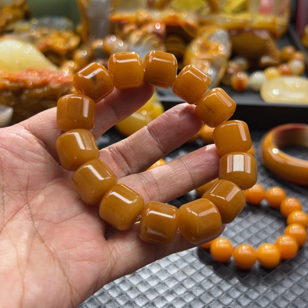 颈饰未镶嵌石英质玉