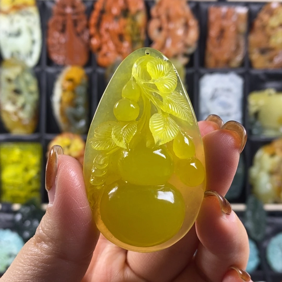 蛇纹石玉颈饰合金