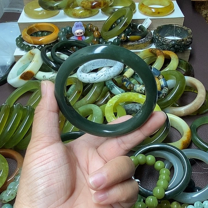 蛇纹石玉未镶嵌手镯