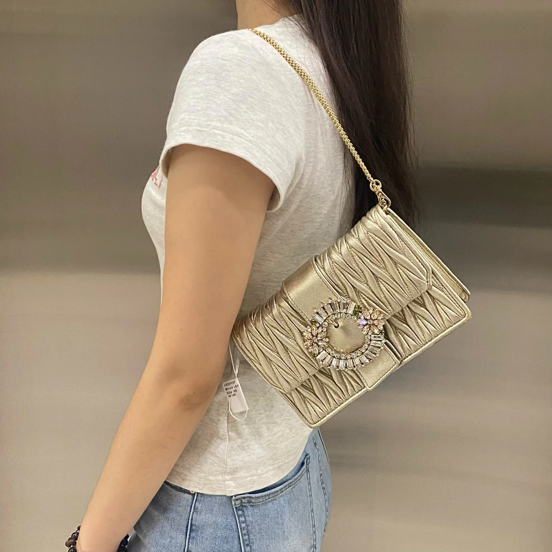 95新 MIU MIU/缪缪 miumiu香槟色太阳花褶皱链条斜挎包