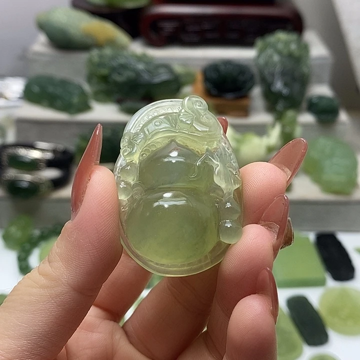 未镶嵌蛇纹石玉挂件