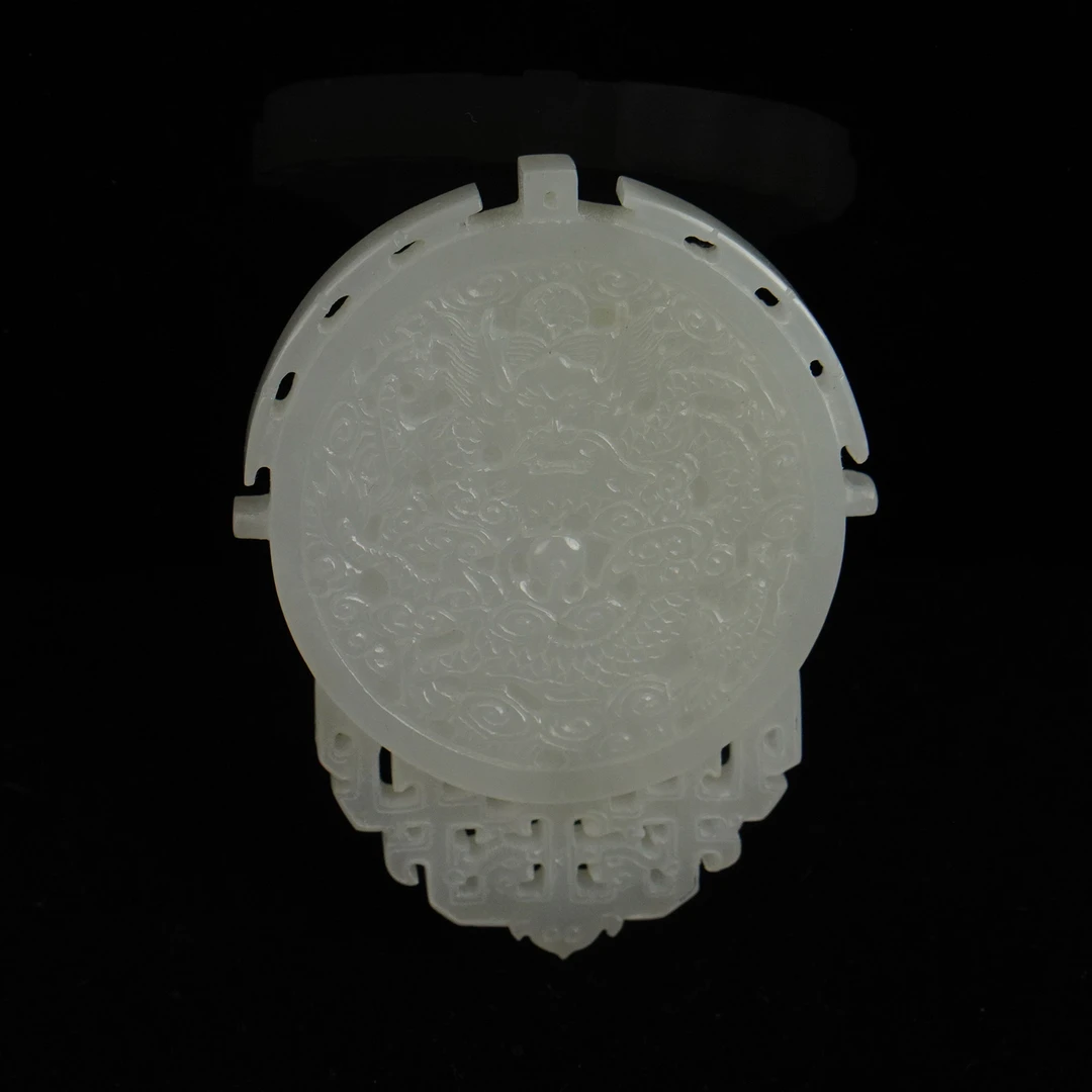 【清】白玉龙纹玉牌（高6.4cm宽5cm重41g）QTY349