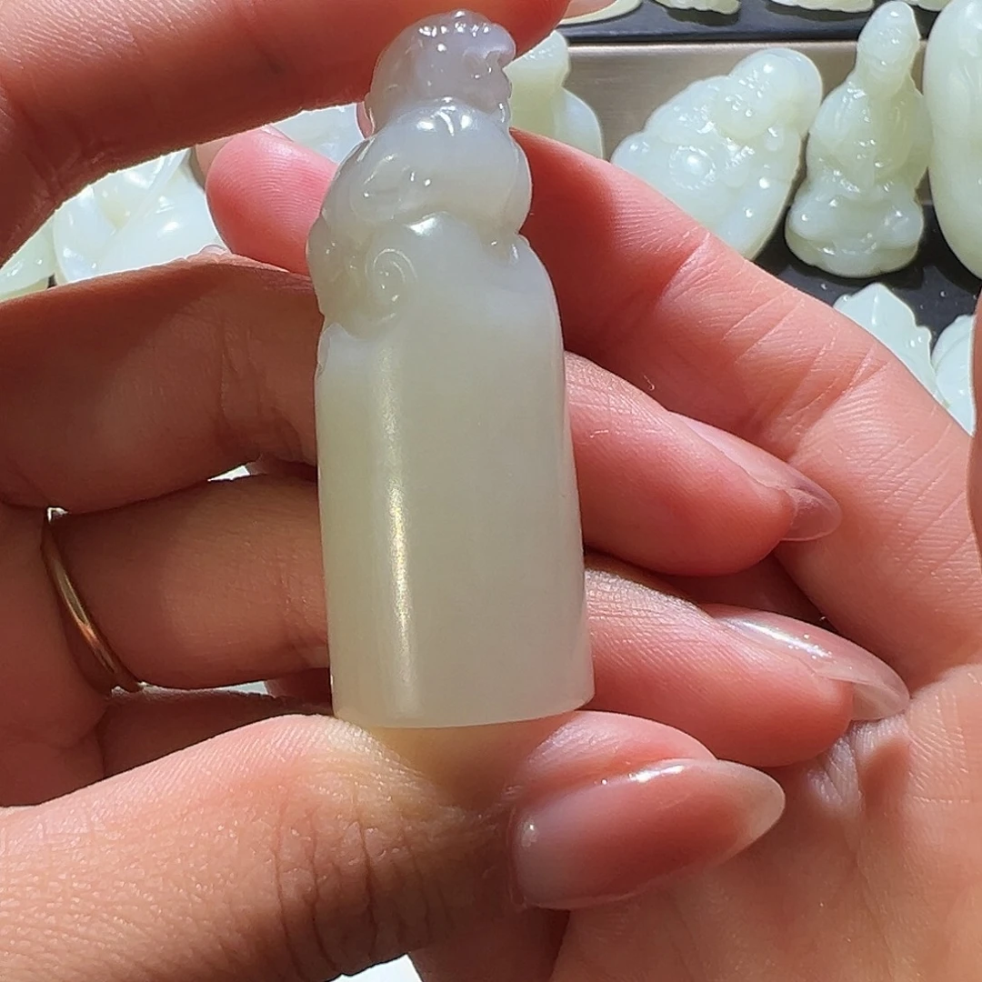 八***奕和田玉未镶嵌颈饰