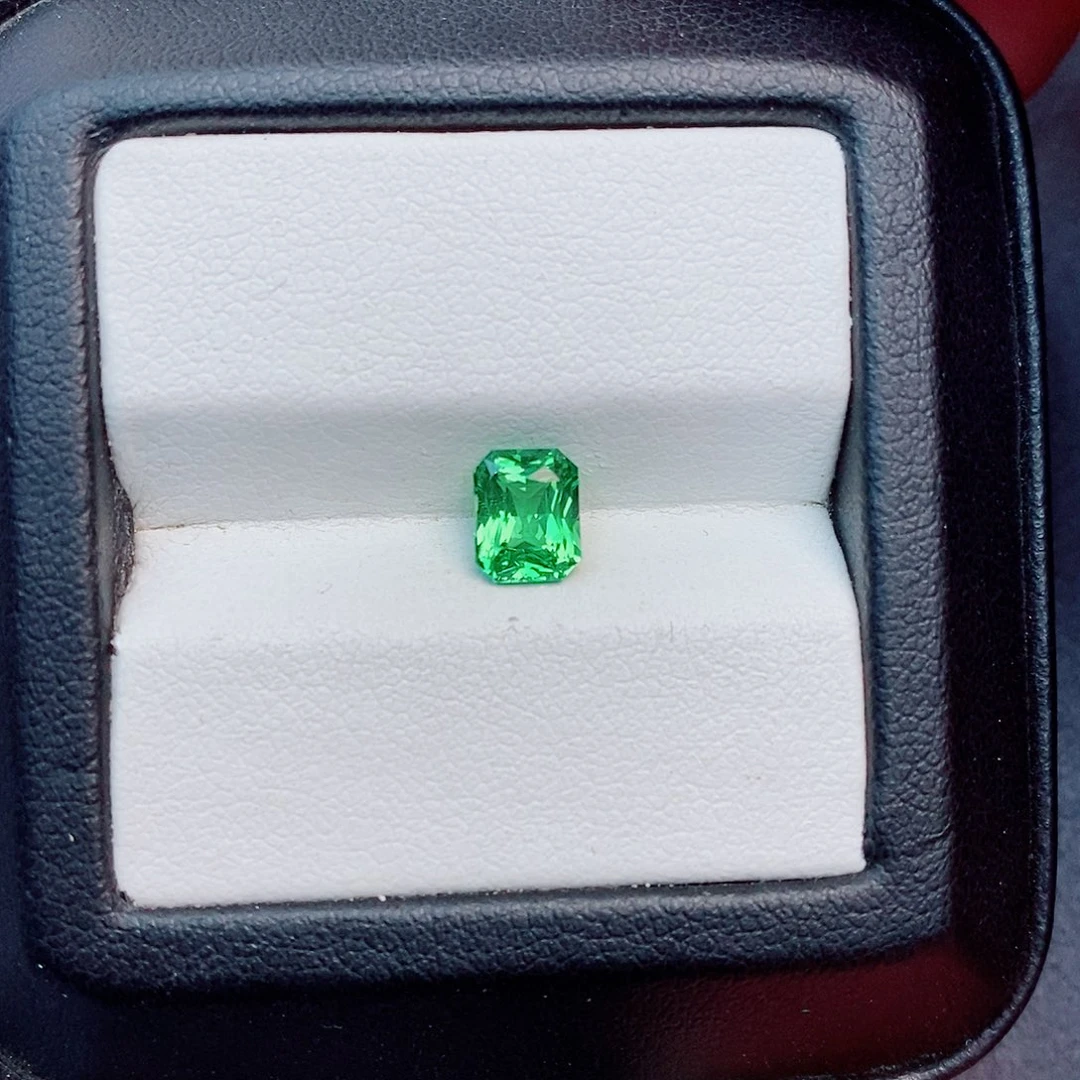 珠宝半成品未镶嵌石榴石（沙弗莱）1.1ct