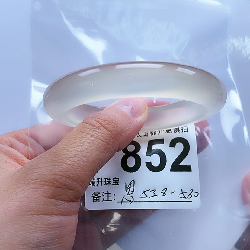 【闪购商品】玛瑙/玉髓手镯未镶嵌思***?