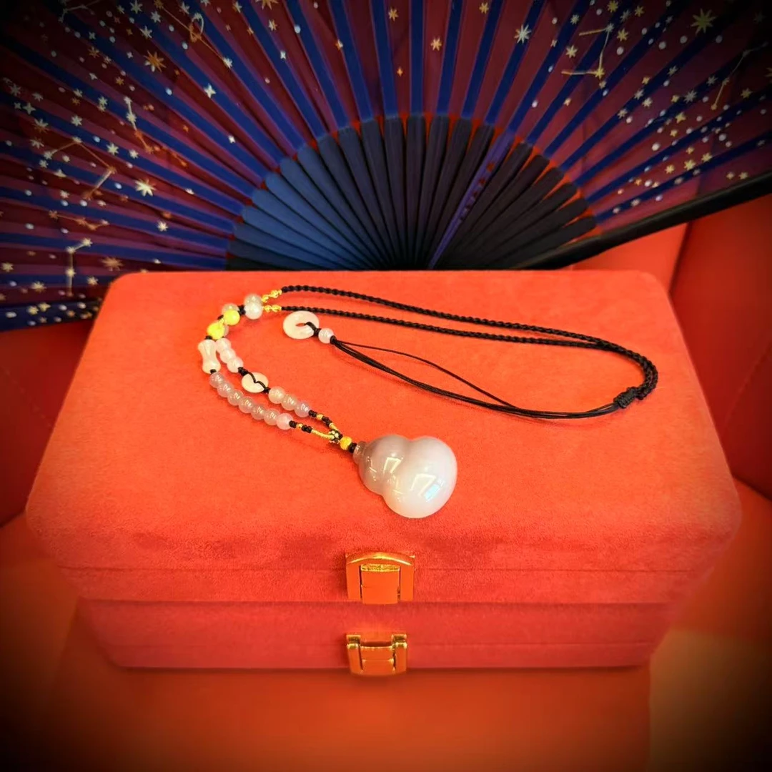 壹屿珠宝      987642        和田玉典藏级颈饰