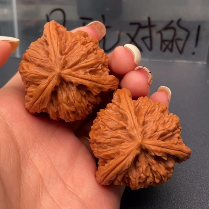 J****文玩核桃吊坠白狮子