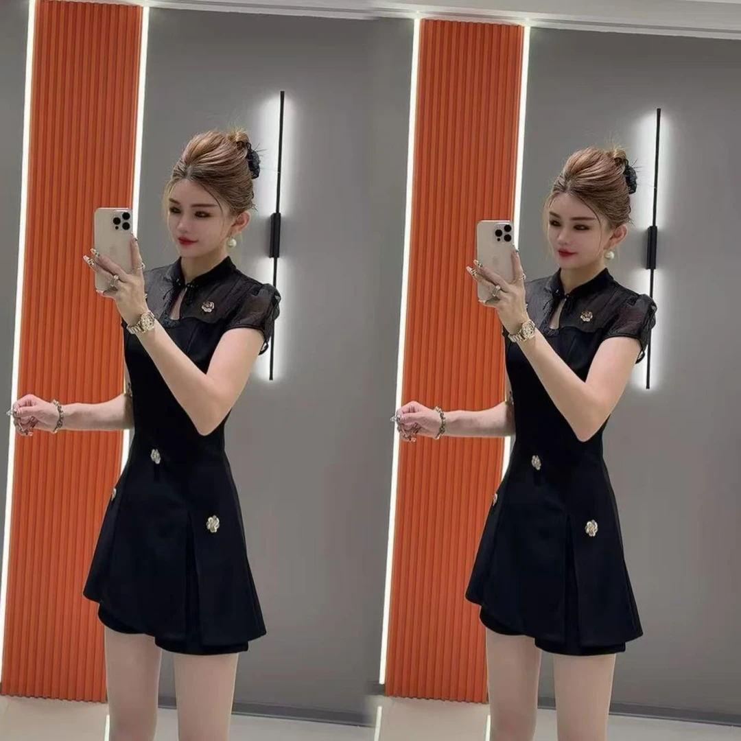 爆款7913 国风盘扣靓饰网纱右开衩收腰上衣 加 左拉链短裤 两件套