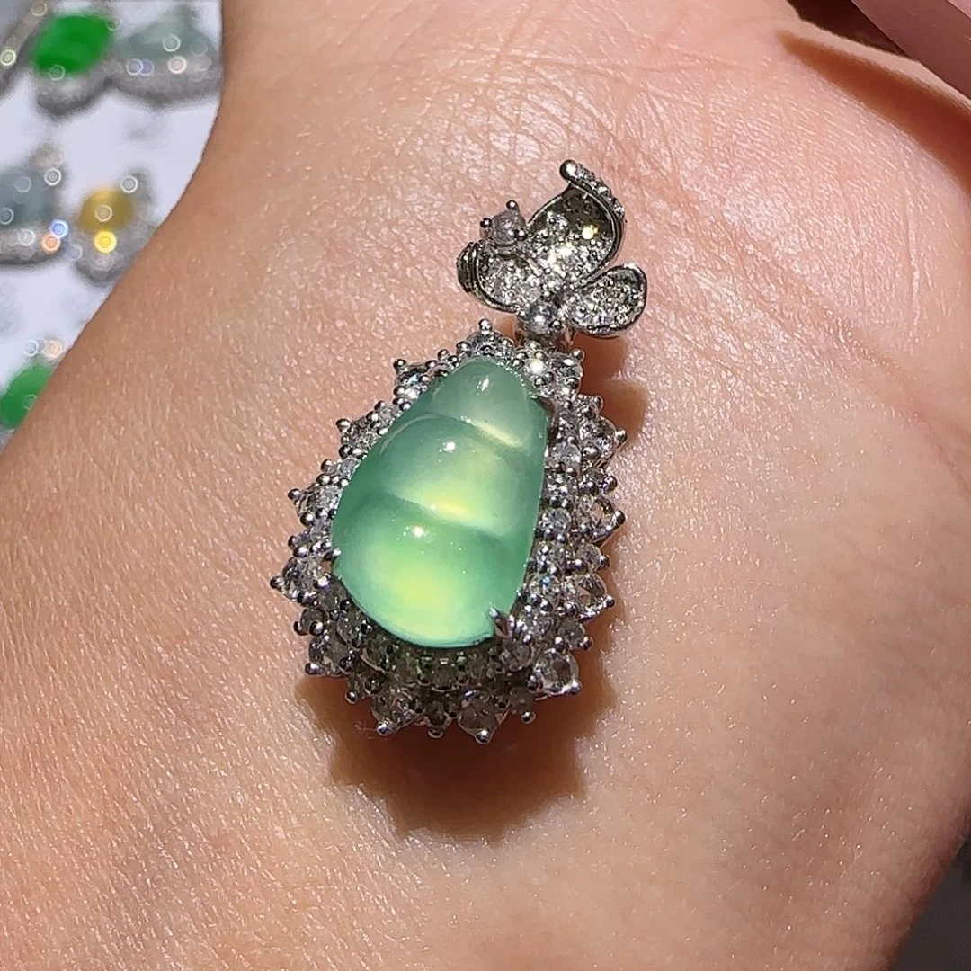 【闪购商品】颈饰18K金镶嵌翡翠天然