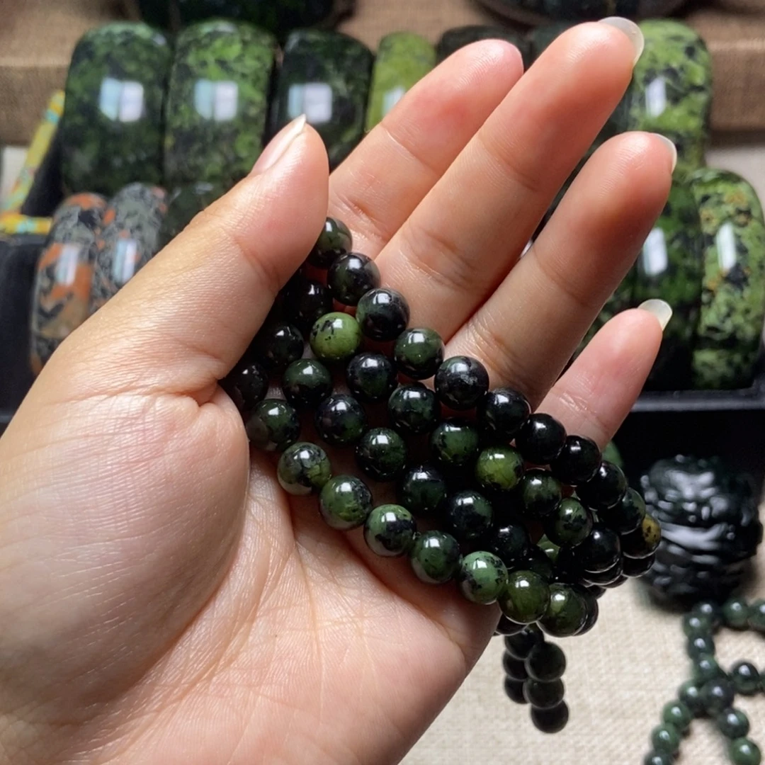 余***暂未镶嵌蛇纹石玉项链