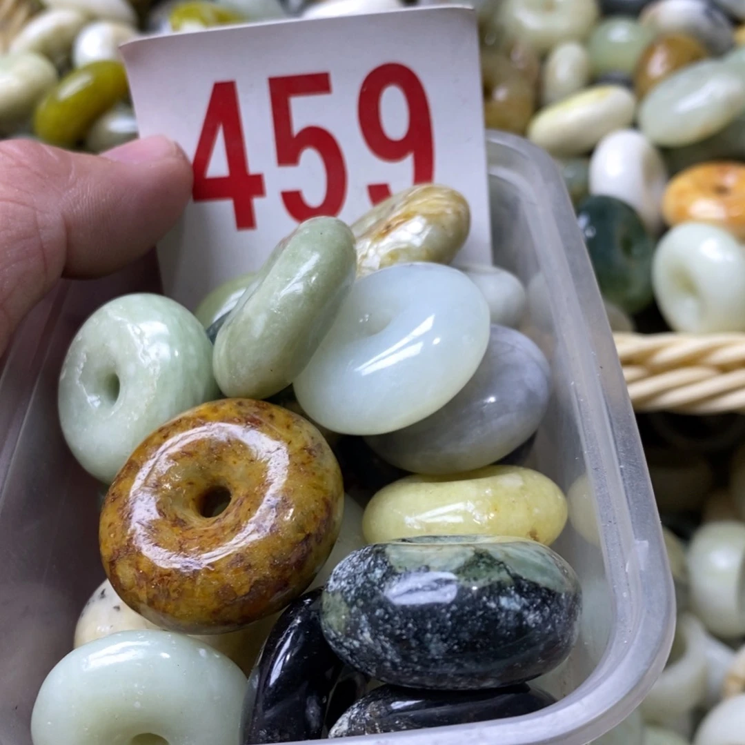 蛇纹石玉挂坠未镶嵌