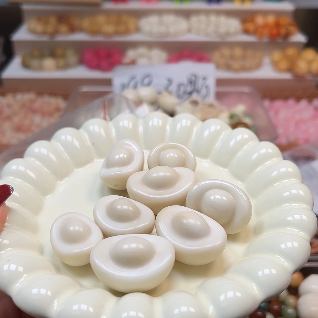 手串菩提根/象牙果瑕疵白元宝8颗左右孔有裂