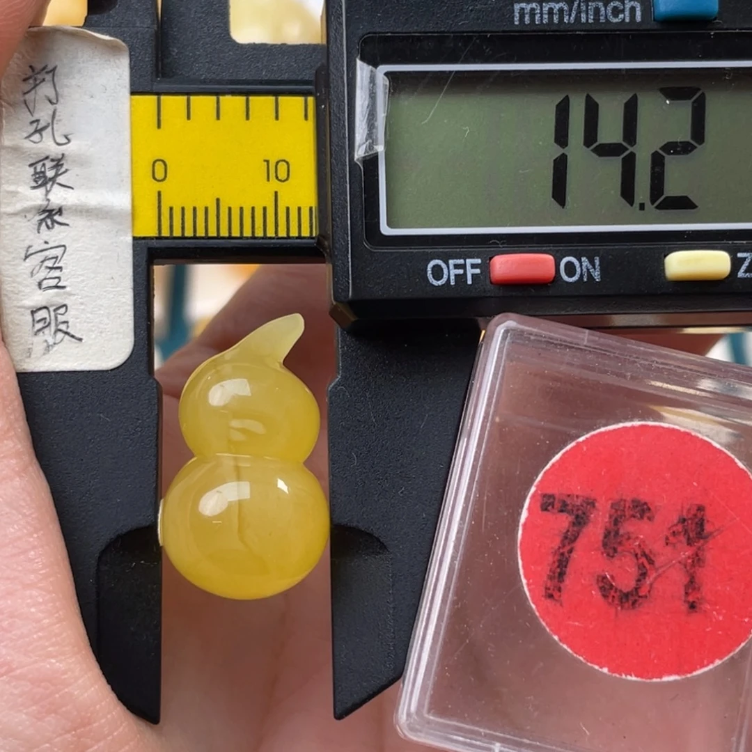蜜蜡未镶嵌珠宝奇石