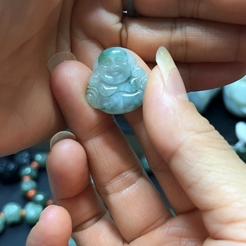 翡翠未镶嵌颈饰挂件