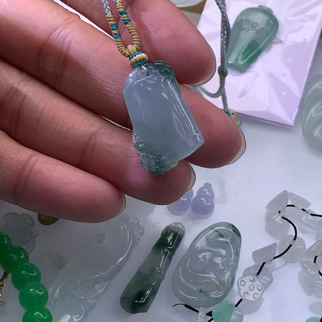 颈饰未镶嵌翡翠挂件