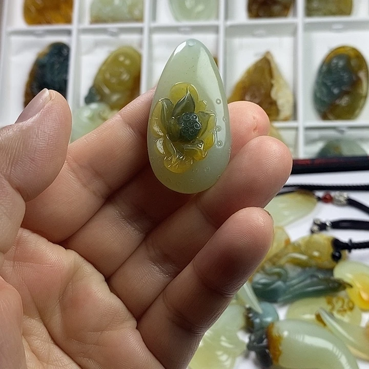 蛇纹石玉未镶嵌颈饰