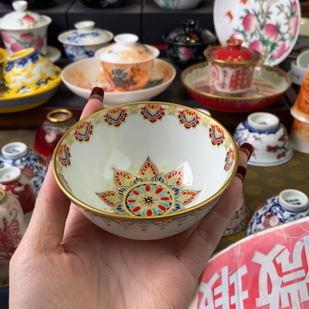 陶瓷艺术家的作品是一