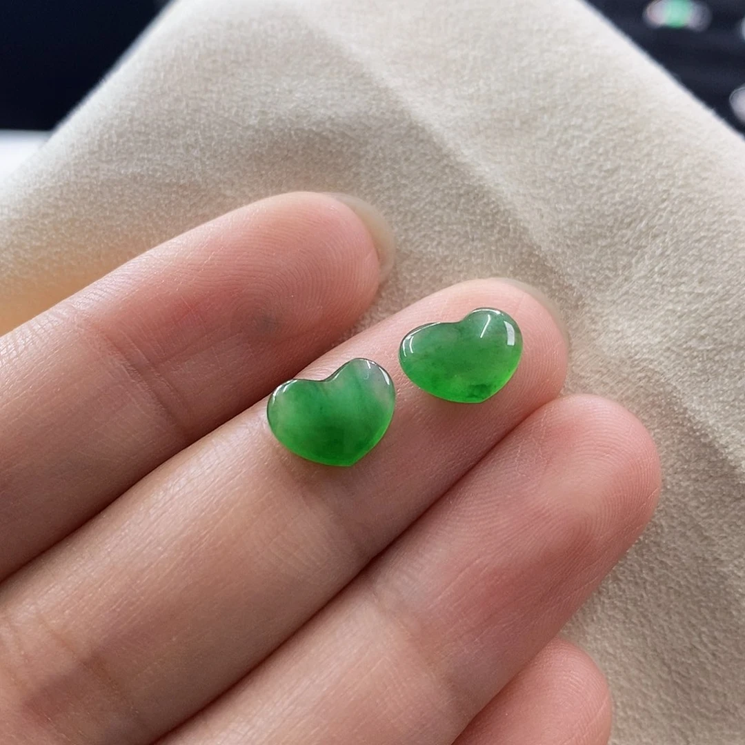 颈饰未镶嵌翡翠一对爱心