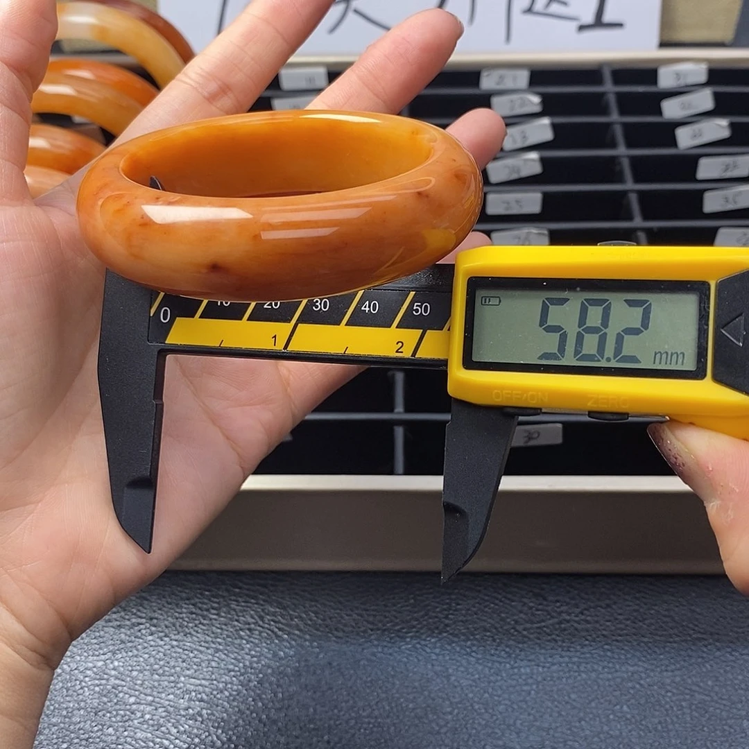 未镶嵌石英质玉（黄龙玉）手镯7号