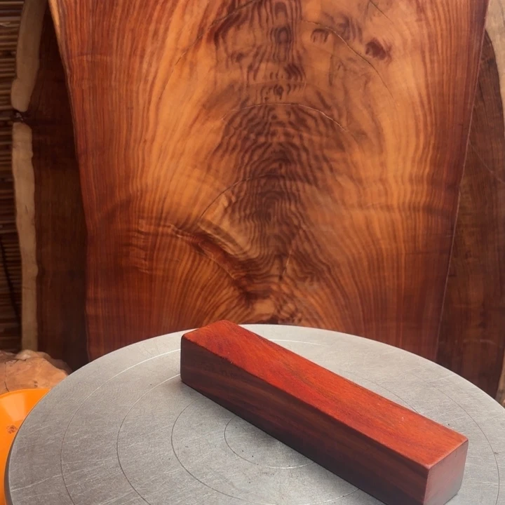 只***～大叶紫檀（黑酸枝木类）