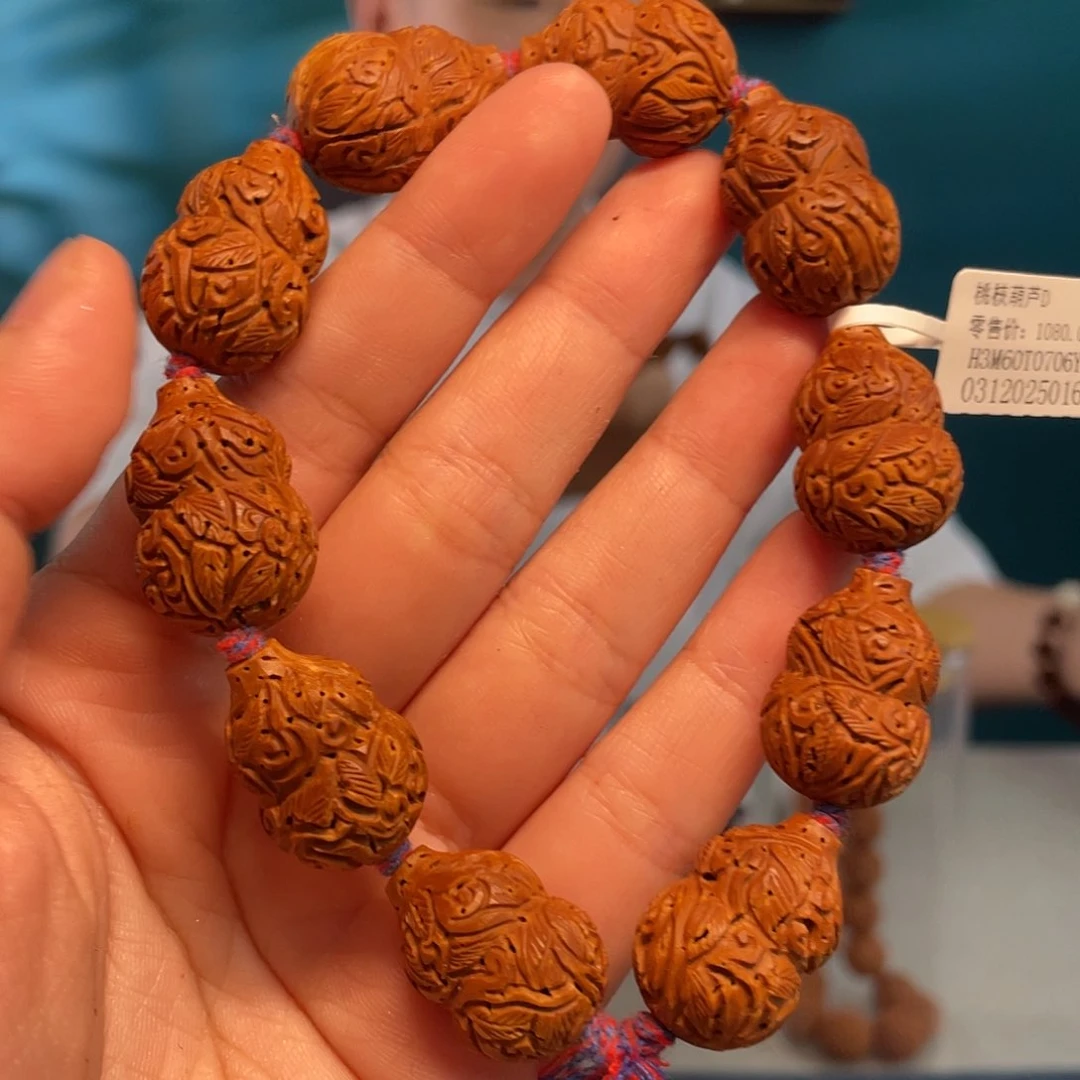 T***g桃核葫芦核雕作品