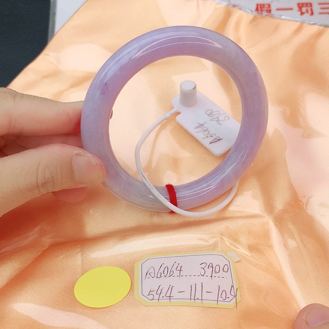 翡翠手镯未镶嵌翡翠