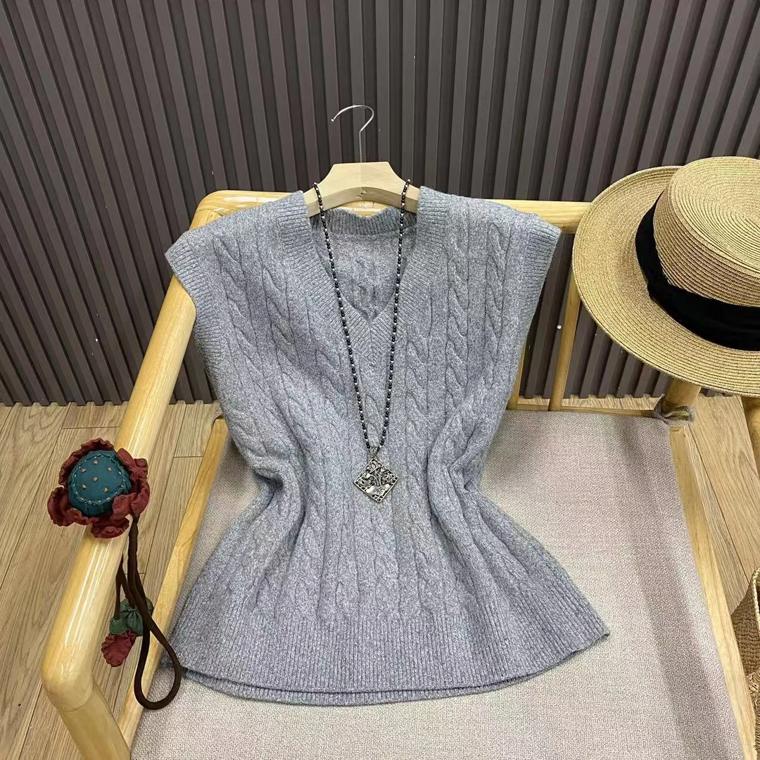 早秋V领绞花套头针织马甲纯色宽松百搭复古叠穿无袖坎肩女Z22374